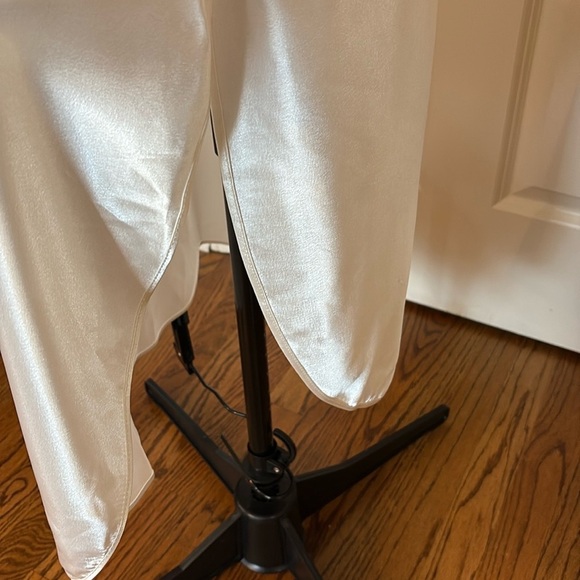 Elegant White Satin Half Slip/Skirt - Picture 2 of 9